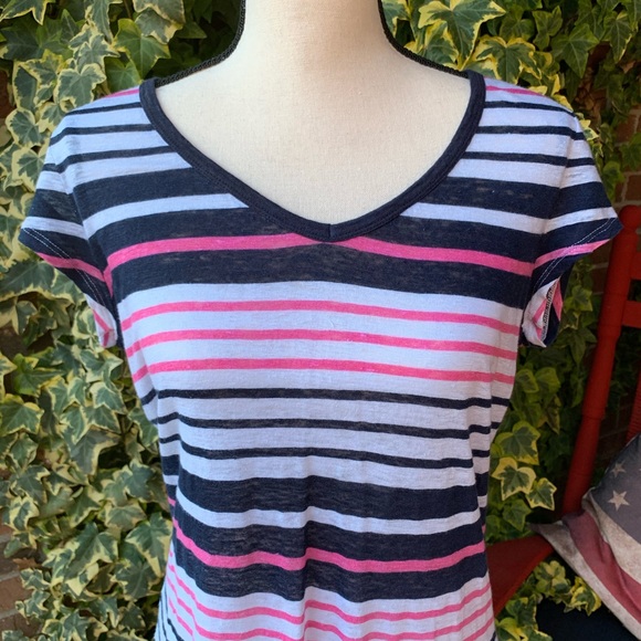 🧡50% off bundles! Crown & Ivy T-shirt - Picture 2 of 7